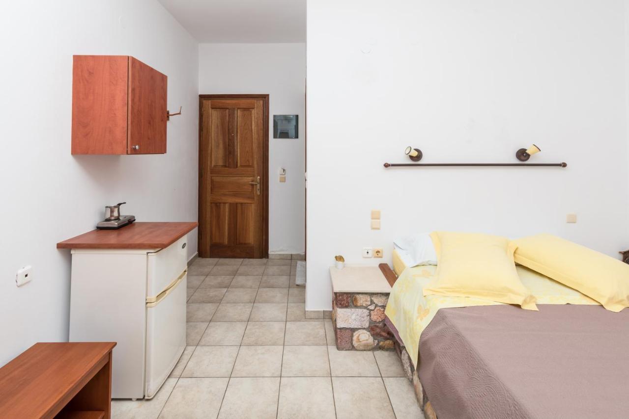 Hotel Vesleme à Pachaina Extérieur photo