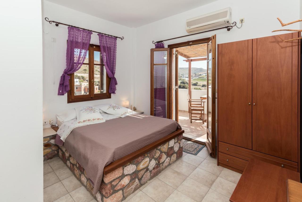 Hotel Vesleme à Pachaina Extérieur photo